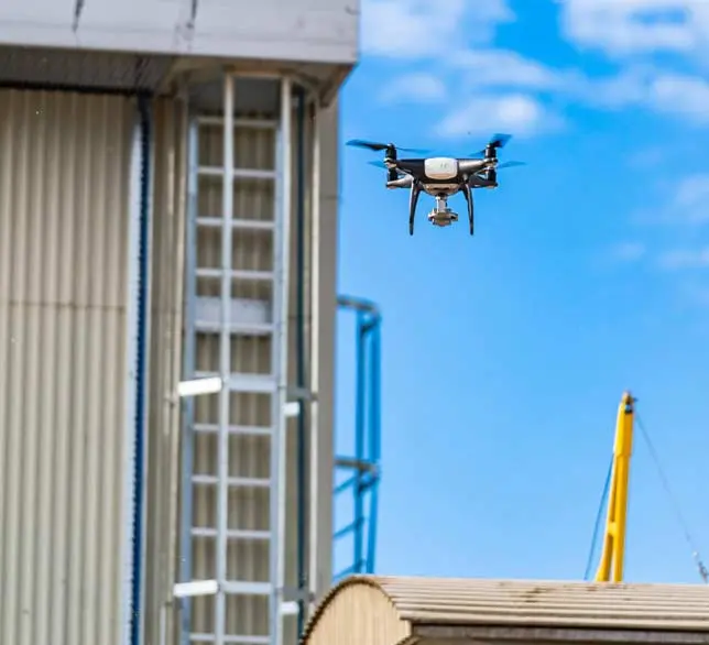 inspeção com drone em telhado